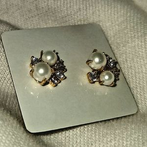 Gold Pearl Earrings